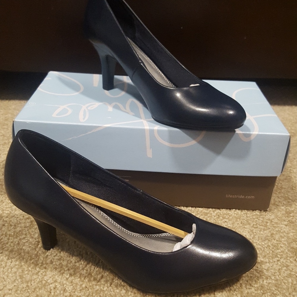 *New* Life Stride Navy Heels